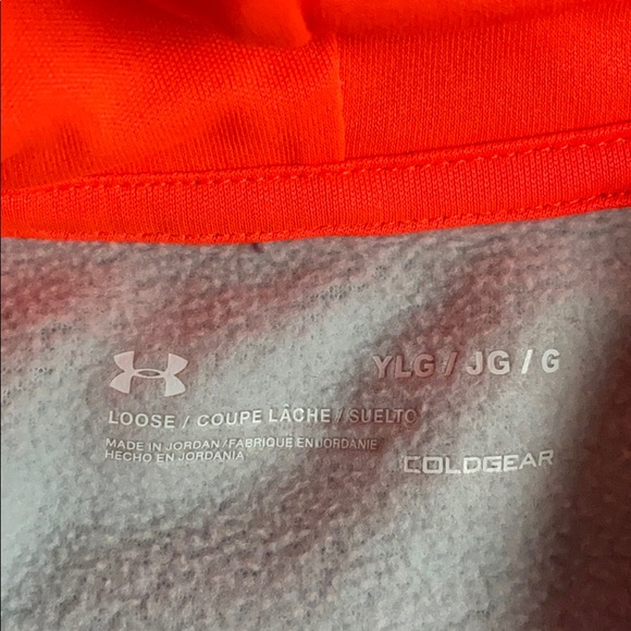 A hoodie - Picture 3 of 3